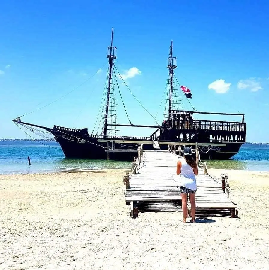 Bateau pirate à l'île aux Flamants